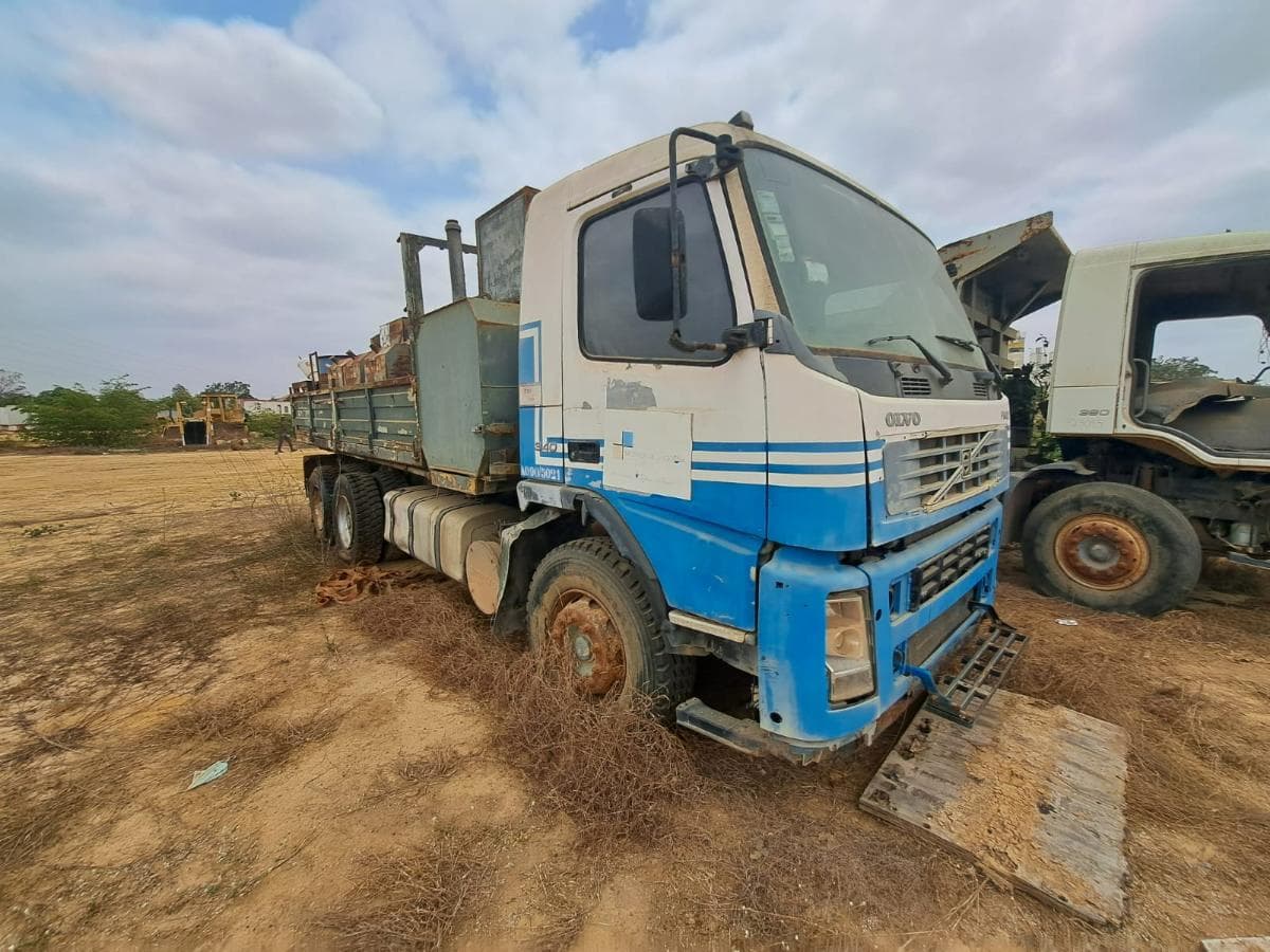 Camião Lubrificação (3000L) VOLVO FM 12  · Viana — image 1