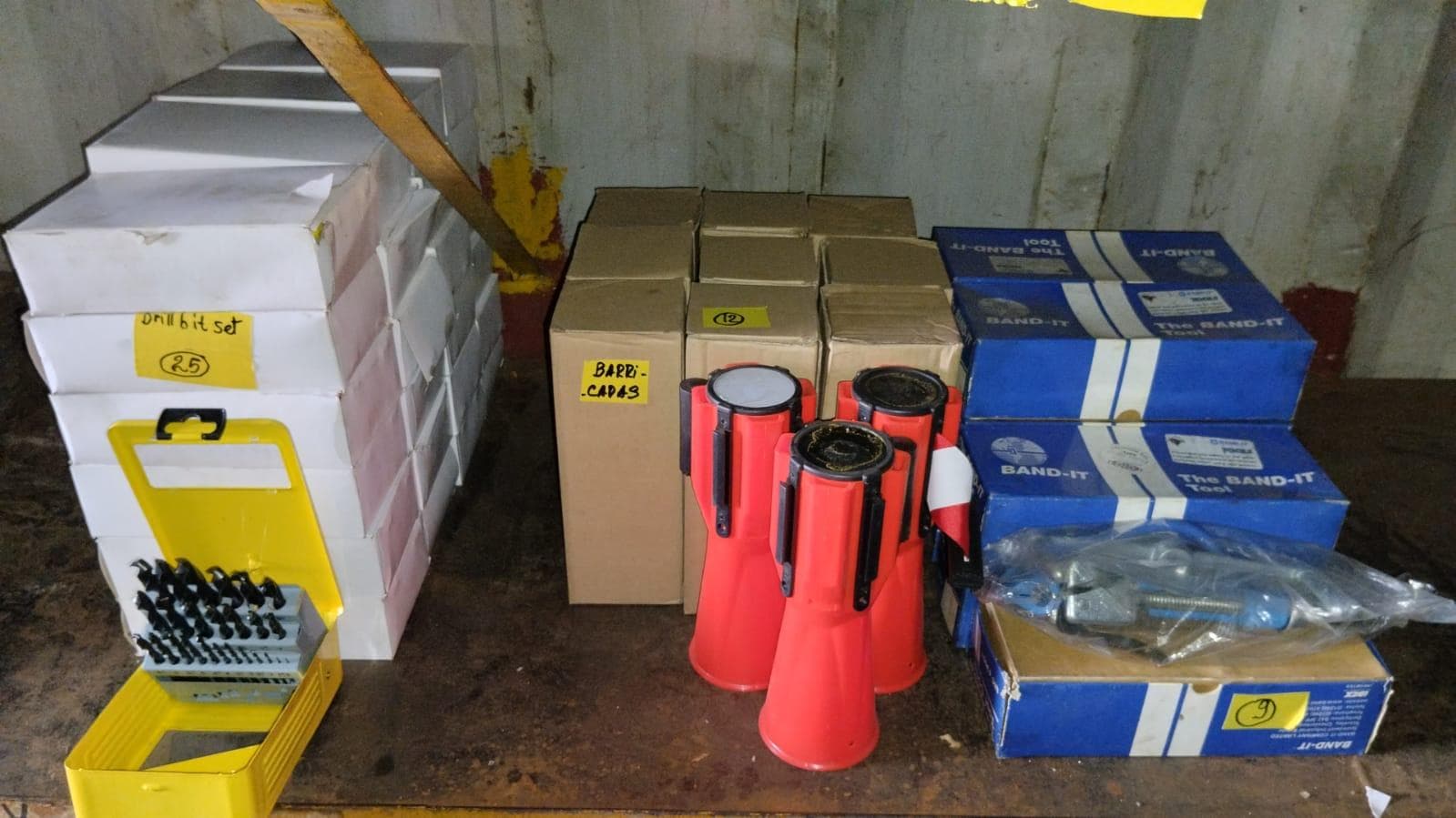 Diversos + Diversos + Grampos + Diversos + Diversos + Diversos + Electrodos + Diversos + Diversos + Diversos + Diversos + Diversos + Fitas + Diversos + Diversos + Máquinas Rebarbadora   + Diversos + Pregos 50×2.50mm + Diversos + Cintas + Cintas + Cintas + Cintas + Cintas + Mangueiras para maçarico  + Cintos de Segurança + Diversos + Diversos + Porcas + Porcas + Diversos + Pregos   + Parafusos + Material Hospitalar + Diversos + Cordas + Diversos + Material para Soldadura + Material para Instalacao electrica + Diversos + Spray Q20 + Braçadeiras + Rolos de rede   + Cerca de Segurança + Cabo flexível  + Abaraçadeiras + Materia para soldadura + Abraçadeiras + Diversos + Bombas de água   + Diversos + Compressor   + Contentor de 40P · — imagen 65
