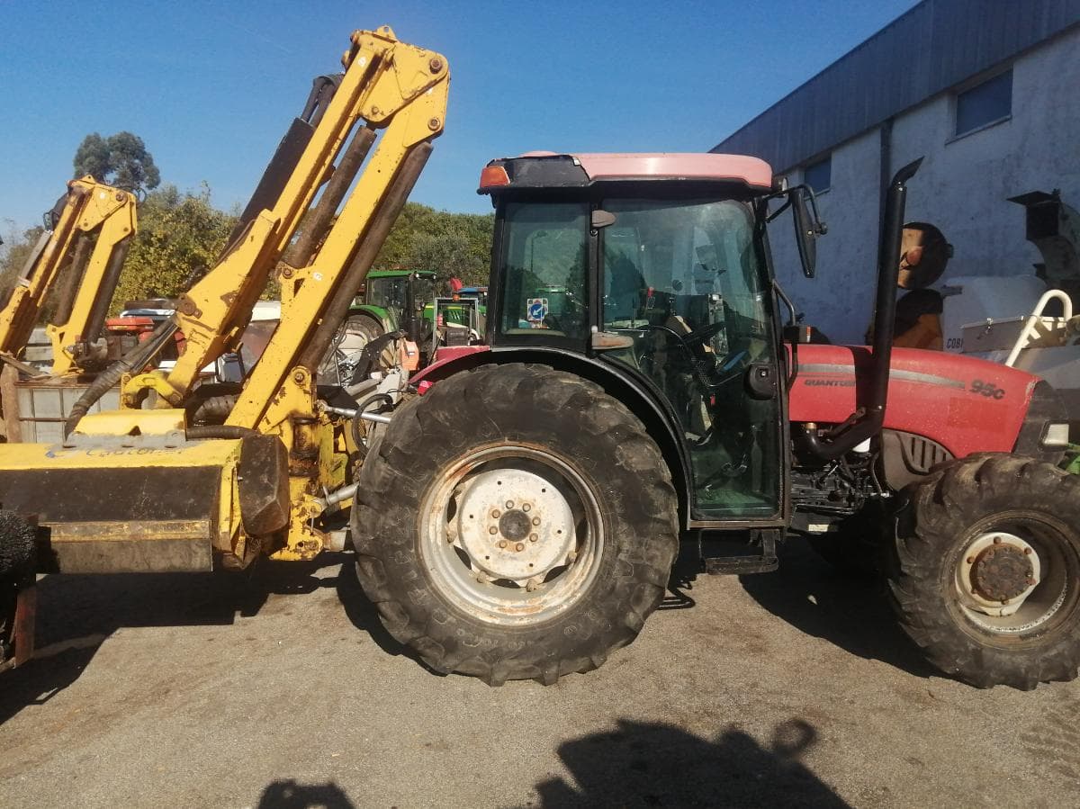 Trator Agrícola com Limpa Bermas — image 2