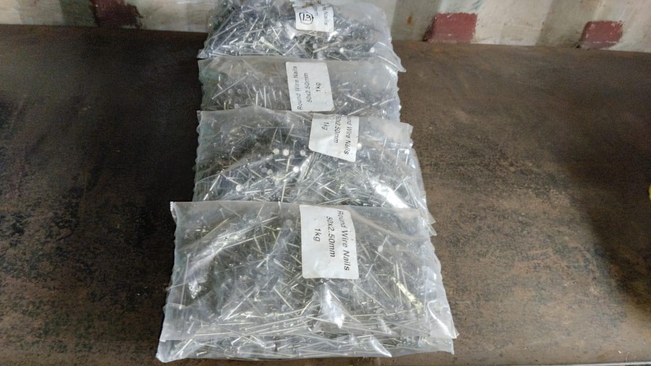Diversos + Diversos + Grampos + Diversos + Diversos + Diversos + Electrodos + Diversos + Diversos + Diversos + Diversos + Diversos + Fitas + Diversos + Diversos + Máquinas Rebarbadora   + Diversos + Pregos 50×2.50mm + Diversos + Cintas + Cintas + Cintas + Cintas + Cintas + Mangueiras para maçarico  + Cintos de Segurança + Diversos + Diversos + Porcas + Porcas + Diversos + Pregos   + Parafusos + Material Hospitalar + Diversos + Cordas + Diversos + Material para Soldadura + Material para Instalacao electrica + Diversos + Spray Q20 + Braçadeiras + Rolos de rede   + Cerca de Segurança + Cabo flexível  + Abaraçadeiras + Materia para soldadura + Abraçadeiras + Diversos + Bombas de água   + Diversos + Compressor   + Contentor de 40P · — imagen 71