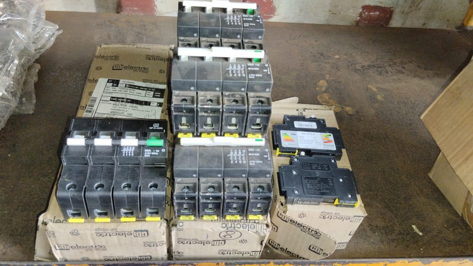 Diversos + Diversos + Grampos + Diversos + Diversos + Diversos + Electrodos + Diversos + Diversos + Diversos + Diversos + Diversos + Fitas + Diversos + Diversos + Máquinas Rebarbadora   + Diversos + Pregos 50×2.50mm + Diversos + Cintas + Cintas + Cintas + Cintas + Cintas + Mangueiras para maçarico  + Cintos de Segurança + Diversos + Diversos + Porcas + Porcas + Diversos + Pregos   + Parafusos + Material Hospitalar + Diversos + Cordas + Diversos + Material para Soldadura + Material para Instalacao electrica + Diversos + Spray Q20 + Braçadeiras + Rolos de rede   + Cerca de Segurança + Cabo flexível  + Abaraçadeiras + Materia para soldadura + Abraçadeiras + Diversos + Bombas de água   + Diversos + Compressor   + Contentor de 40P · — imagen 18
