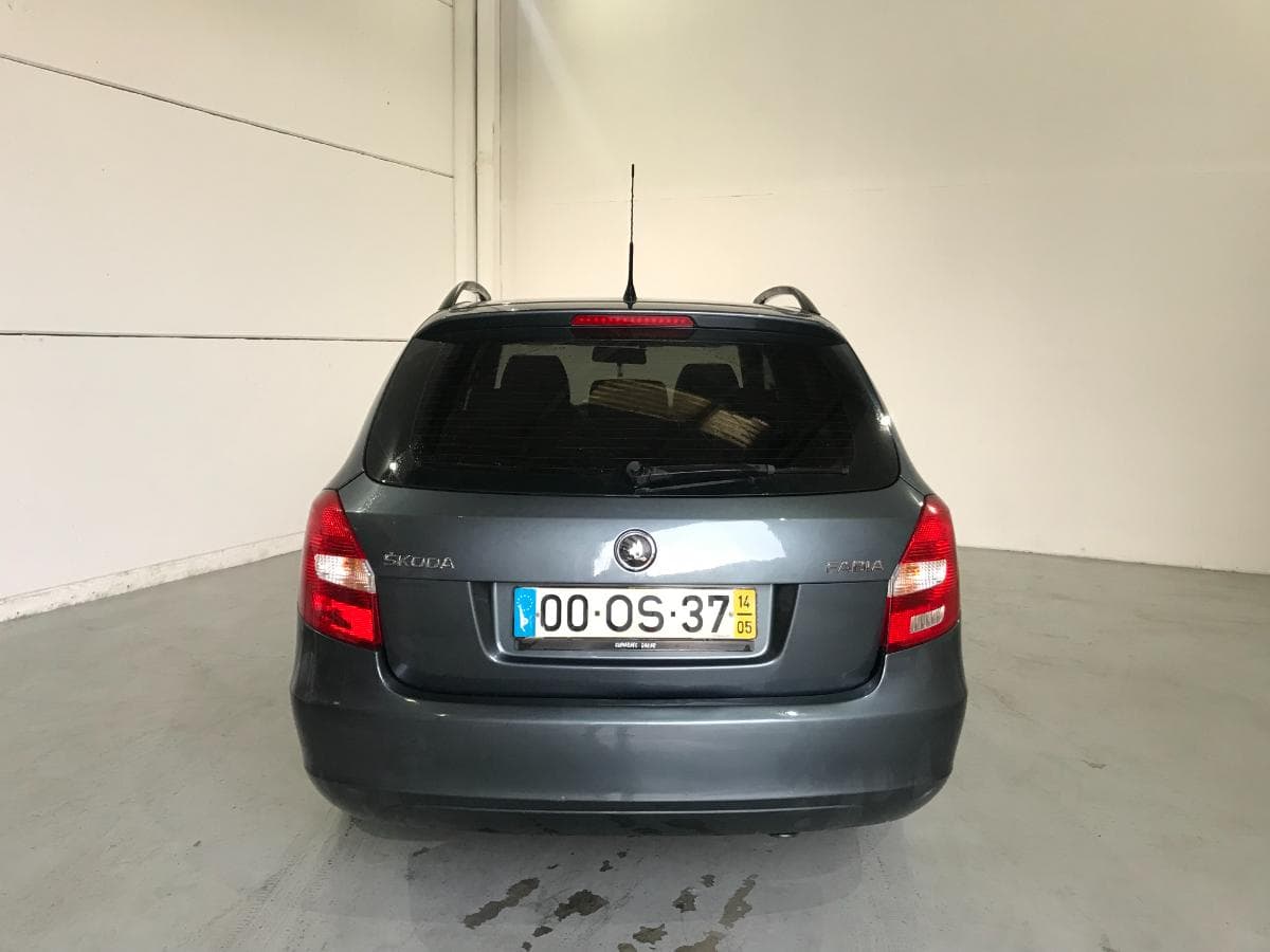 Skoda Fabia 1.2 TDI · Ano 2014 — image 8