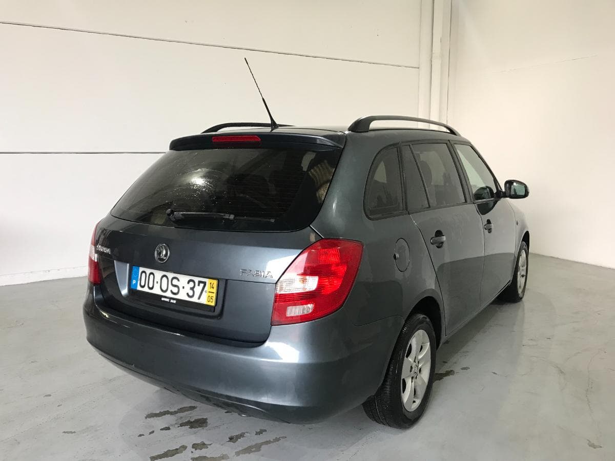 Skoda Fabia 1.2 TDI · Ano 2014 — image 7