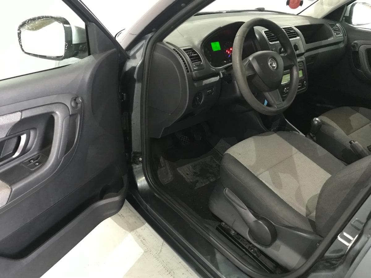Skoda Fabia 1.2 TDI · Ano 2014 — image 17