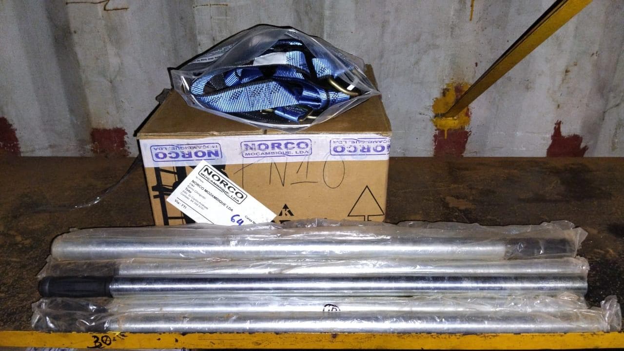 Diversos + Diversos + Grampos + Diversos + Diversos + Diversos + Electrodos + Diversos + Diversos + Diversos + Diversos + Diversos + Fitas + Diversos + Diversos + Máquinas Rebarbadora   + Diversos + Pregos 50×2.50mm + Diversos + Cintas + Cintas + Cintas + Cintas + Cintas + Mangueiras para maçarico  + Cintos de Segurança + Diversos + Diversos + Porcas + Porcas + Diversos + Pregos   + Parafusos + Material Hospitalar + Diversos + Cordas + Diversos + Material para Soldadura + Material para Instalacao electrica + Diversos + Spray Q20 + Braçadeiras + Rolos de rede   + Cerca de Segurança + Cabo flexível  + Abaraçadeiras + Materia para soldadura + Abraçadeiras + Diversos + Bombas de água   + Diversos + Compressor   + Contentor de 40P · — imagen 78