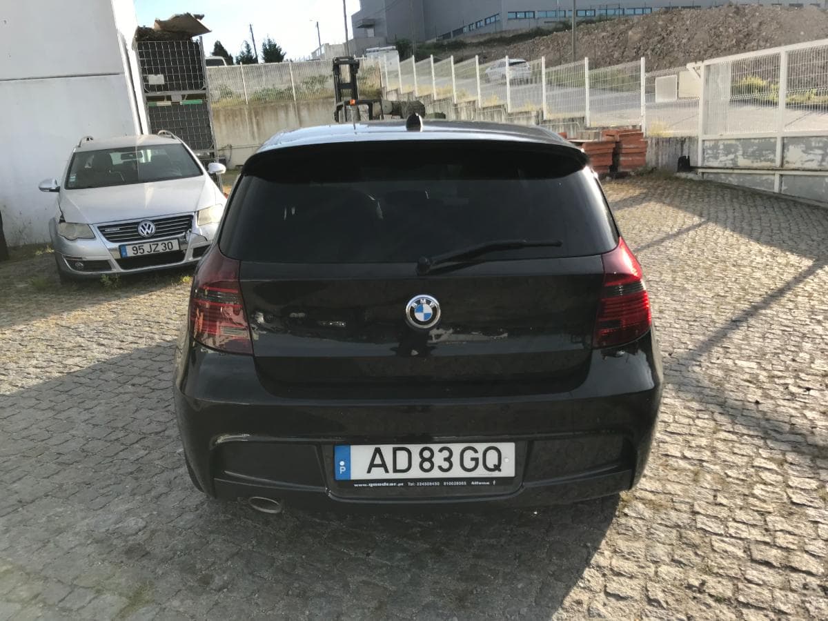 BMW 118D · Ano 2010 — imagen 9