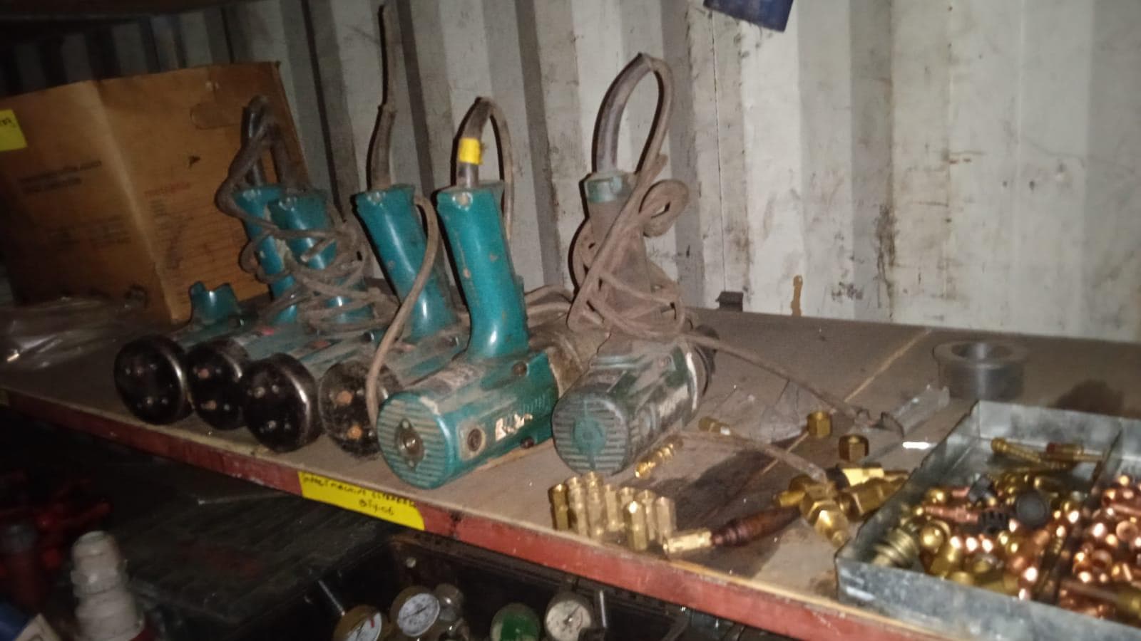 Diversos + Rebarbadeiras + Diversos + Diversos + Rebarbadeiras + Furadeira + Diversos + Braçadeiras + Torque Wreck + Radiadores + Diversos + Diversos + Diversos + Diversos + Diversos + Diversos + Diversos + Diversos + Contentor de 40P · — imagem 4