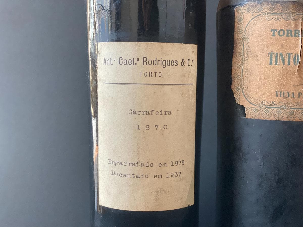 Seis Garrafas datadas antes de 1900 — imagen 4