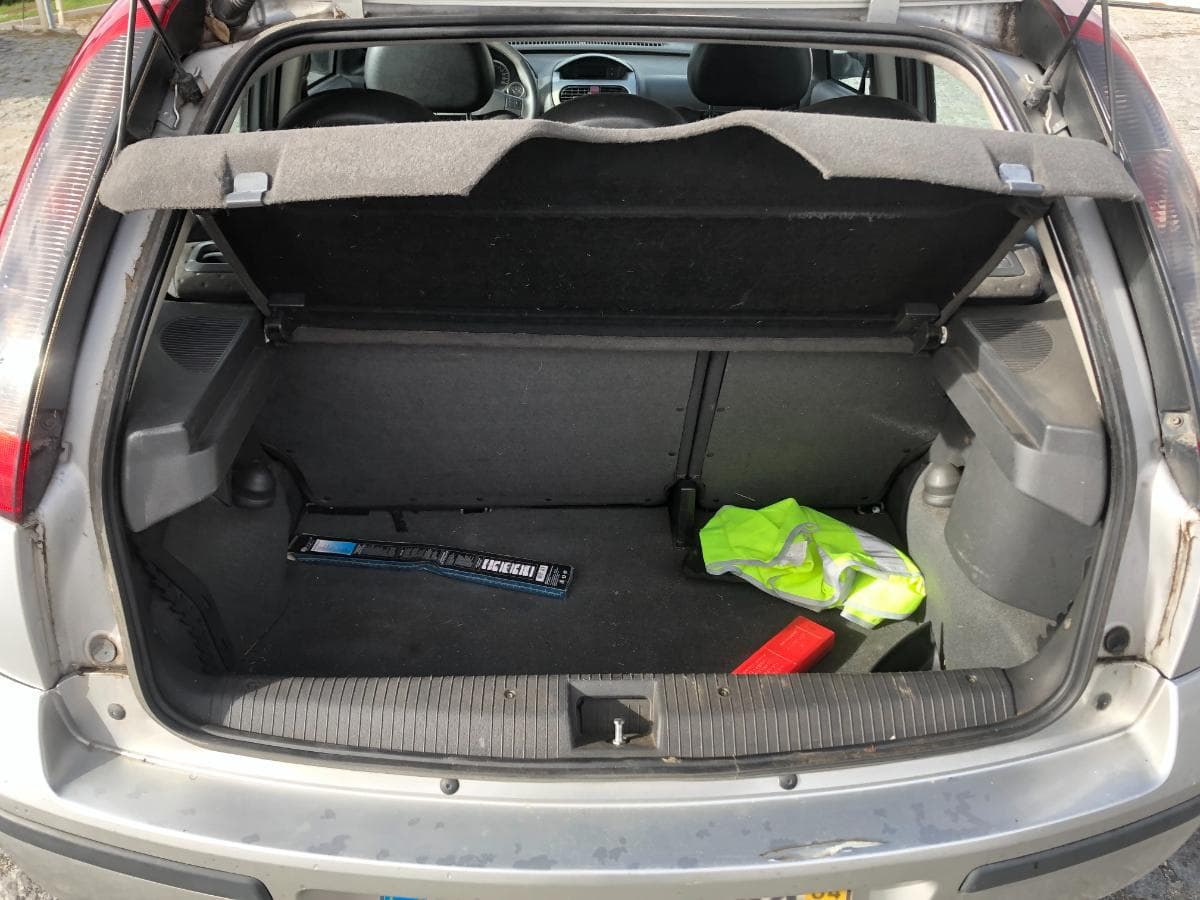 Opel Corsa 1.2 · Ano 2004 — image 9