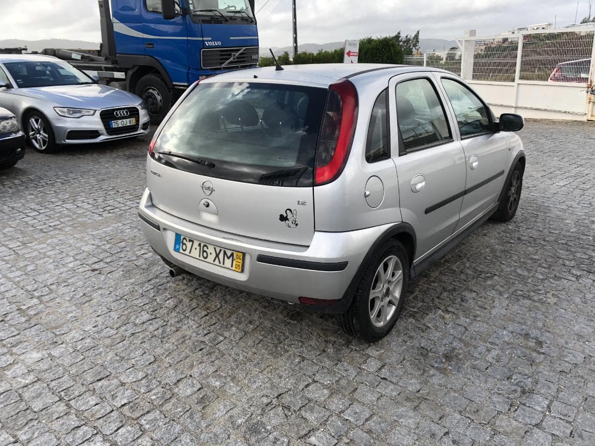 Opel Corsa 1.2 · Ano 2004 — image 6