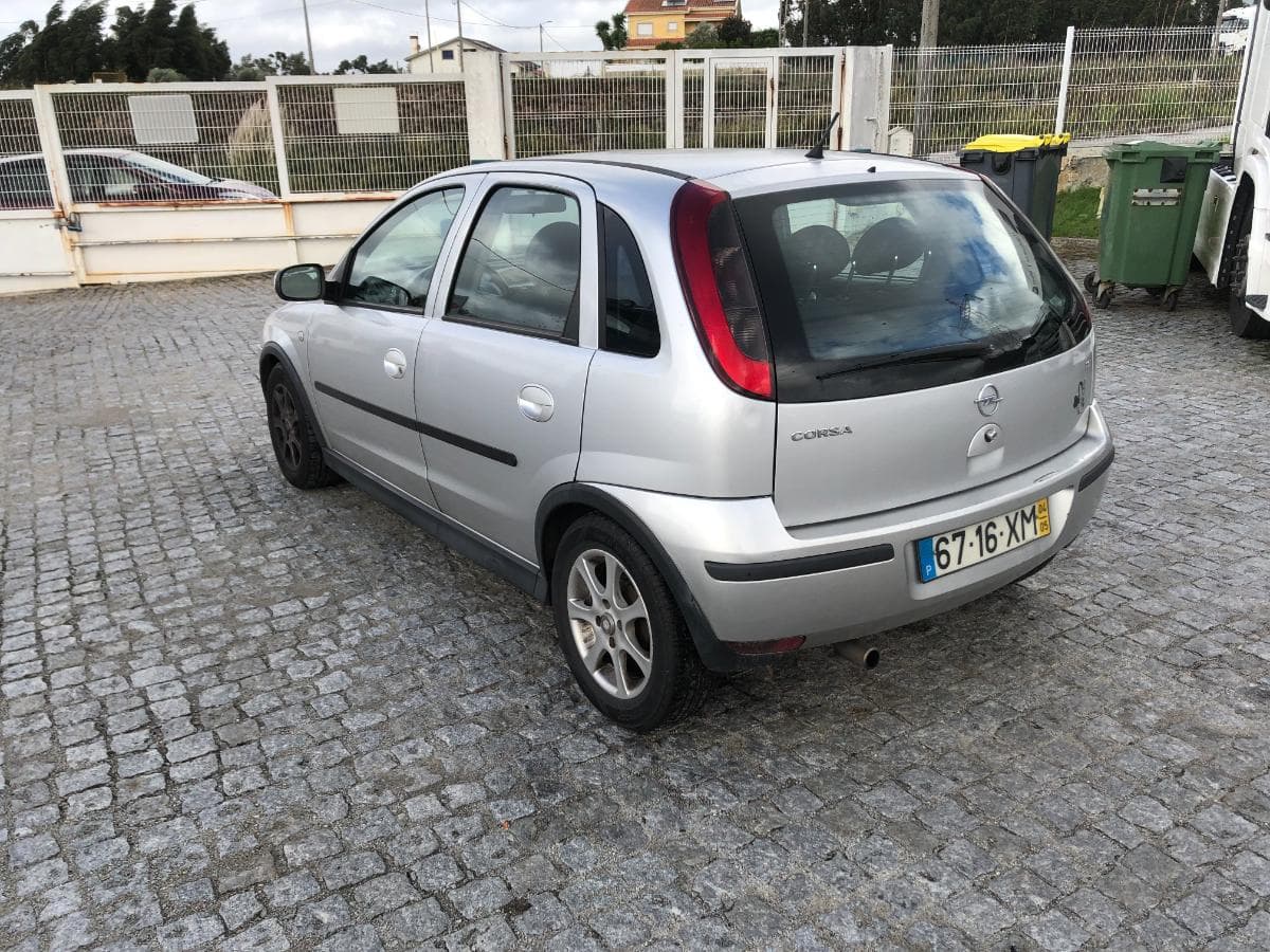 Opel Corsa 1.2 · Ano 2004 — image 11