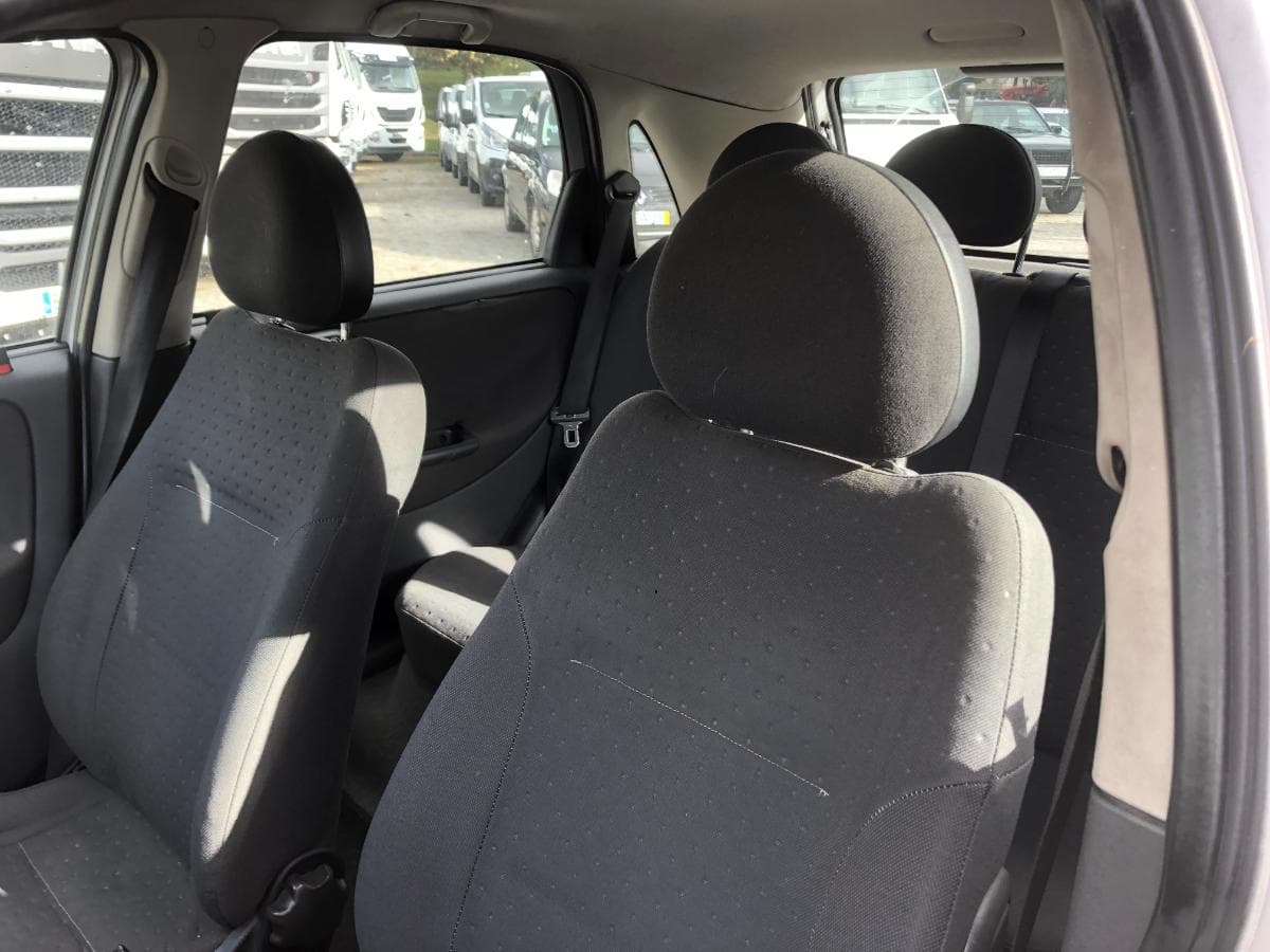 Opel Corsa 1.2 · Ano 2004 — image 21
