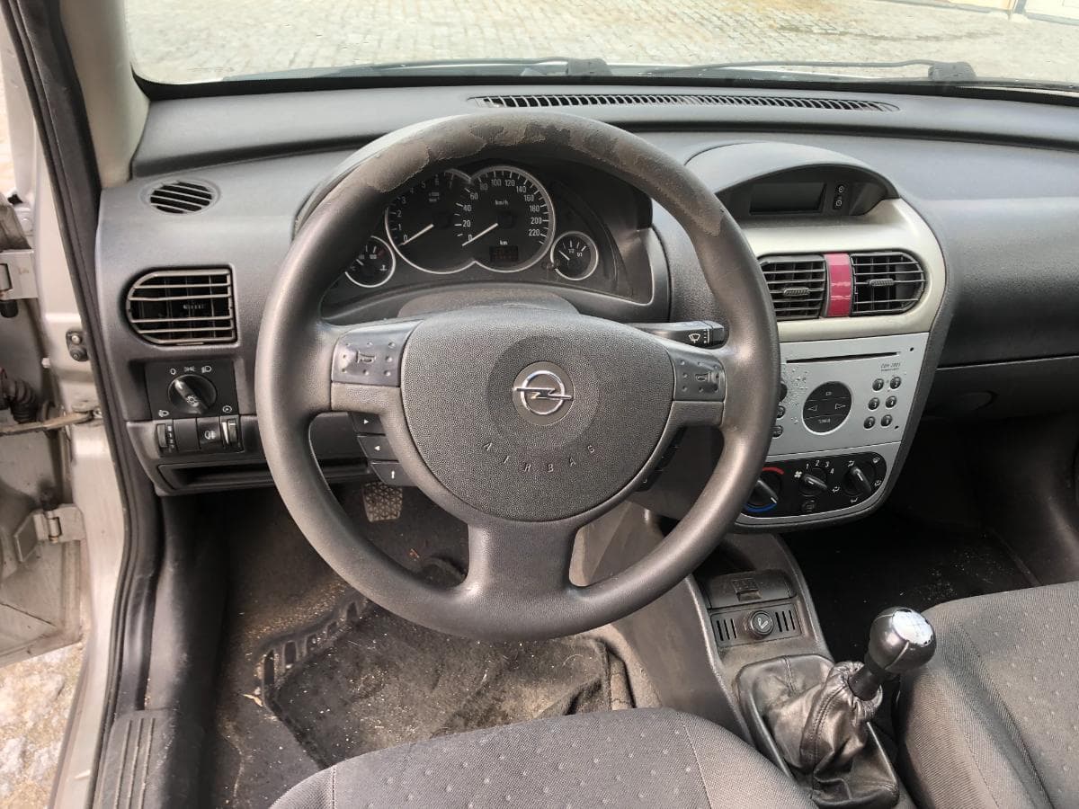 Opel Corsa 1.2 · Ano 2004 — image 22