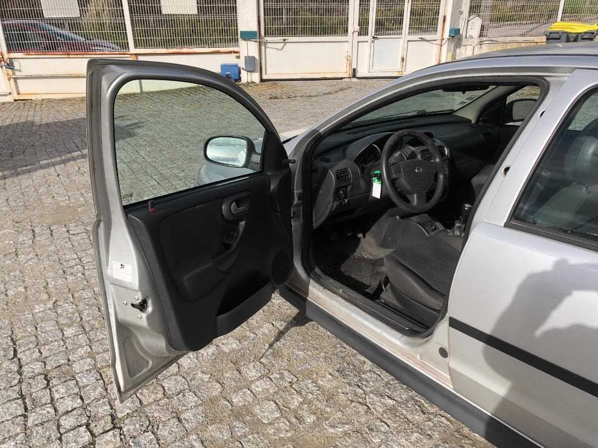 Opel Corsa 1.2 · Ano 2004 — image 19