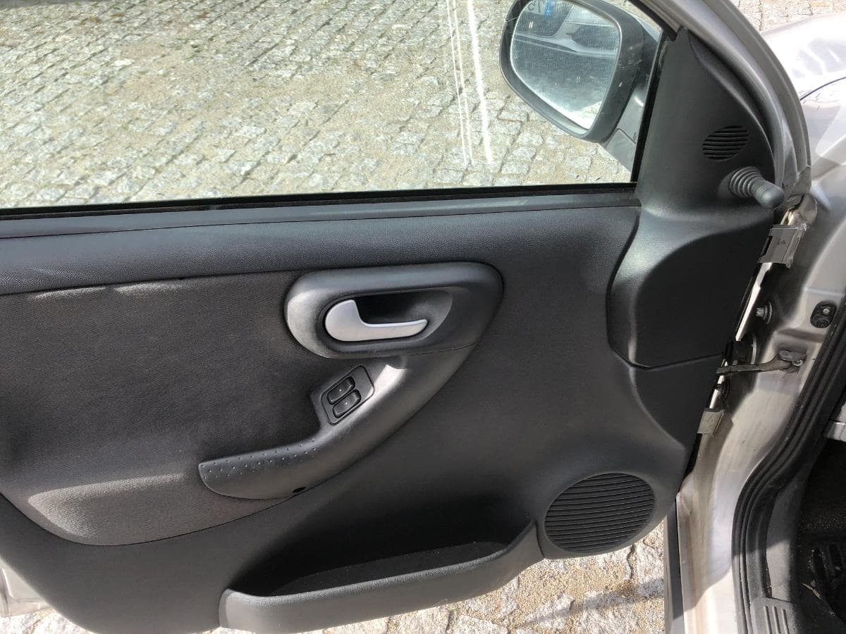 Opel Corsa 1.2 · Ano 2004 — image 24