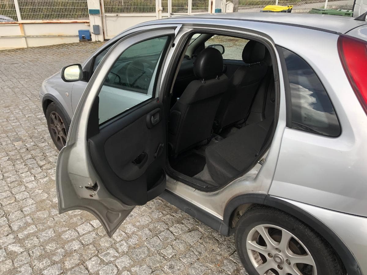 Opel Corsa 1.2 · Ano 2004 — image 25