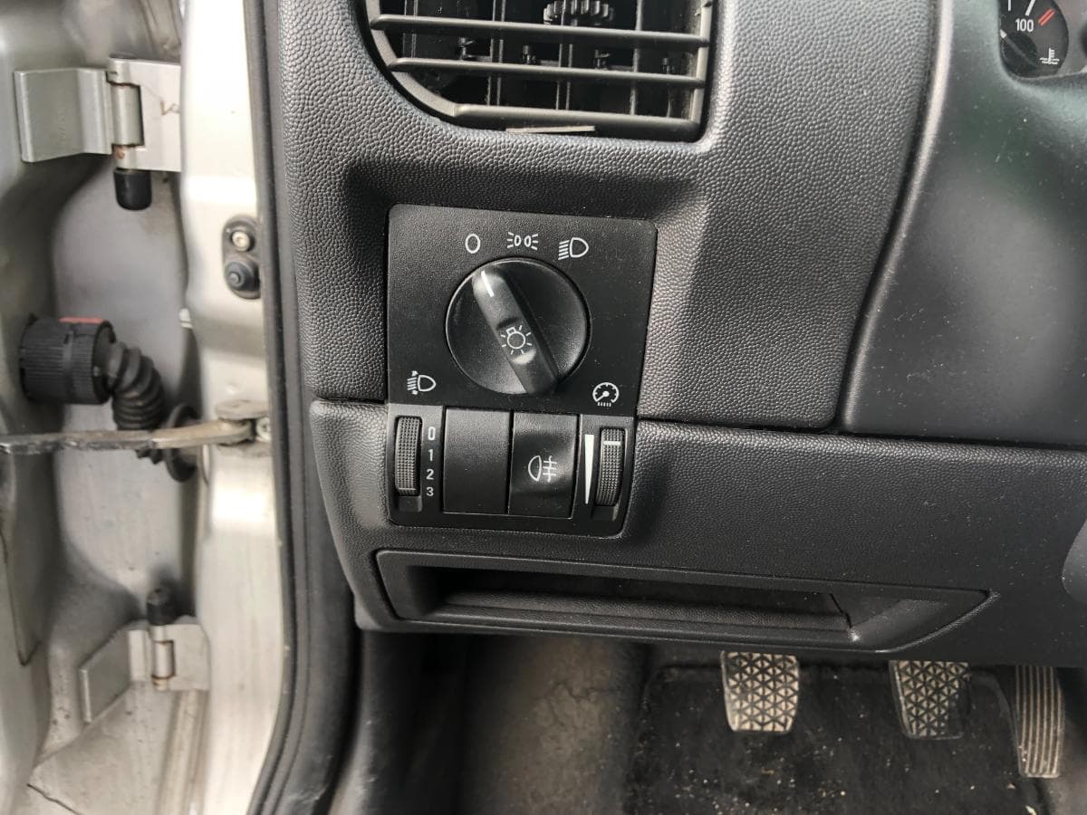 Opel Corsa 1.2 · Ano 2004 — image 32