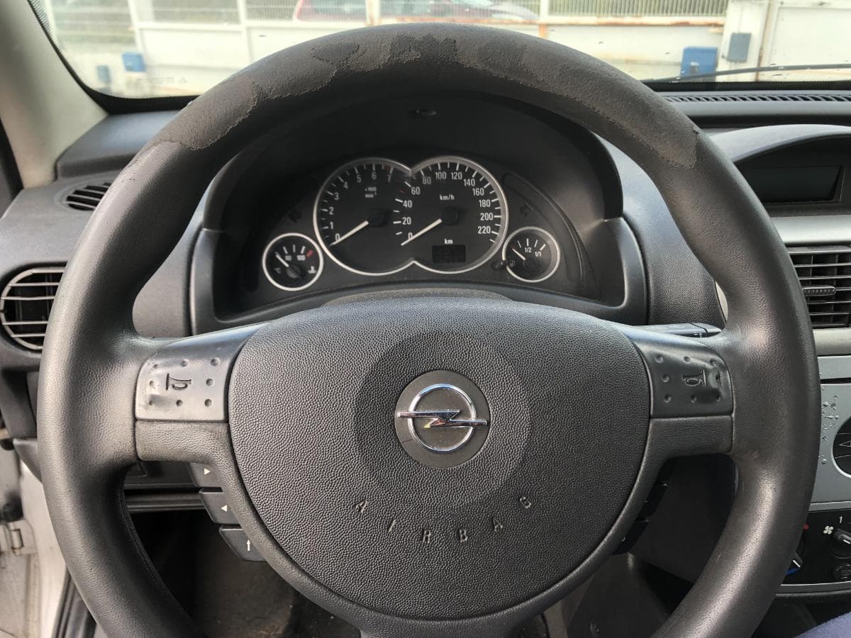Opel Corsa 1.2 · Ano 2004 — image 36