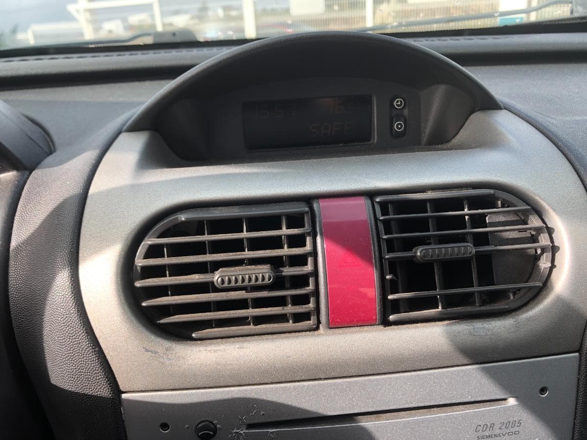 Opel Corsa 1.2 · Ano 2004 — image 37