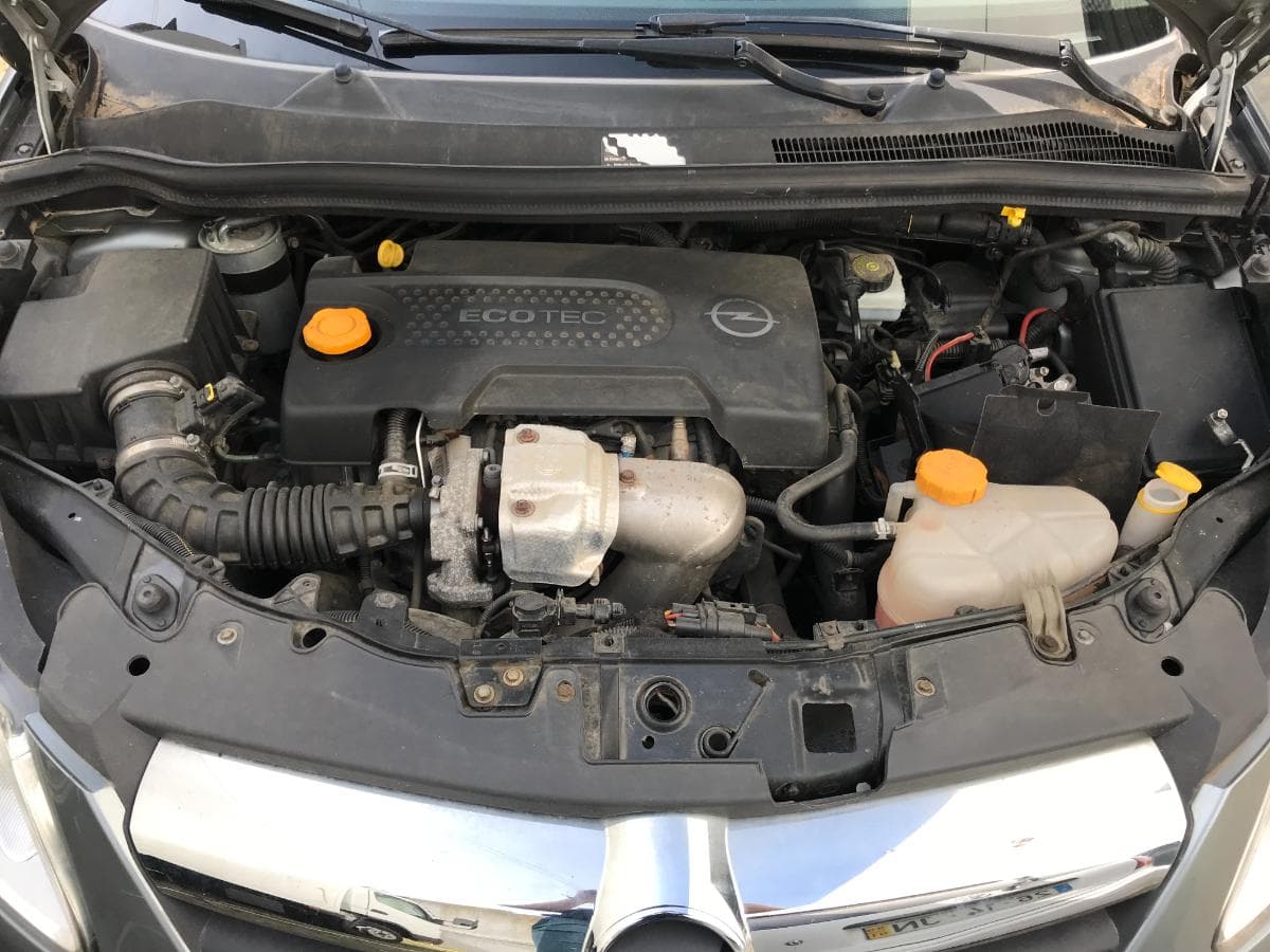 Opel Corsa 1.3 CDTI · Ano 2010 — imagen 4