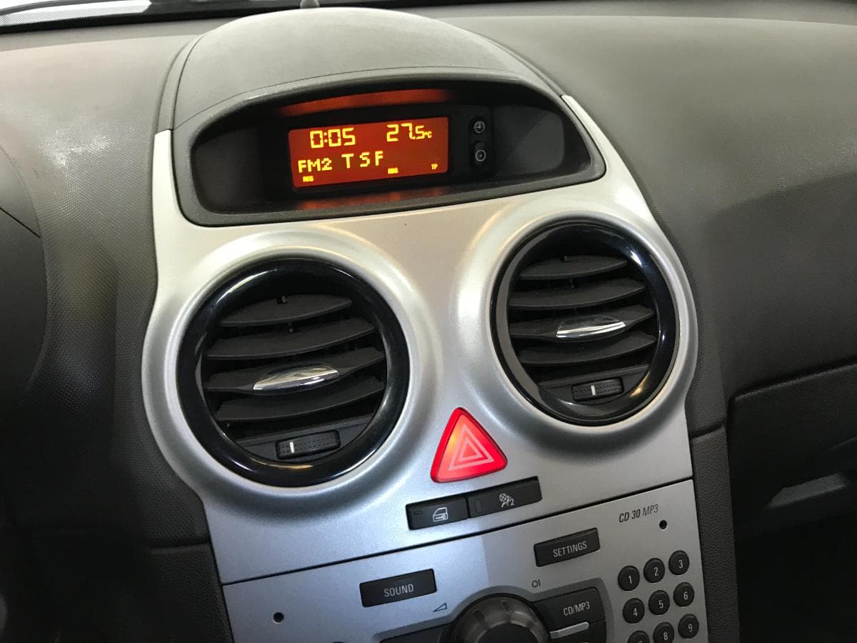 Opel Corsa 1.3 CDTI · Ano 2010 — imagen 32