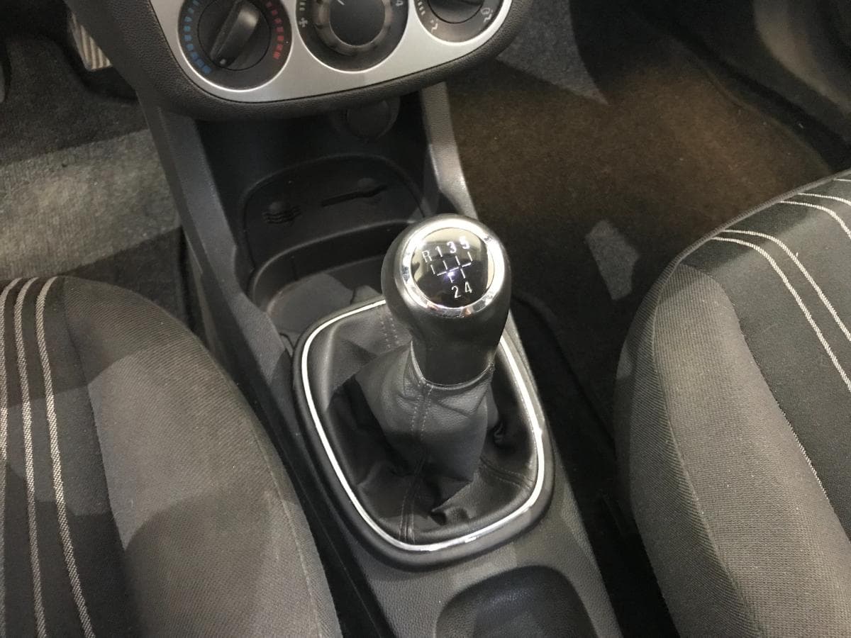 Opel Corsa 1.3 CDTI · Ano 2010 — imagen 35