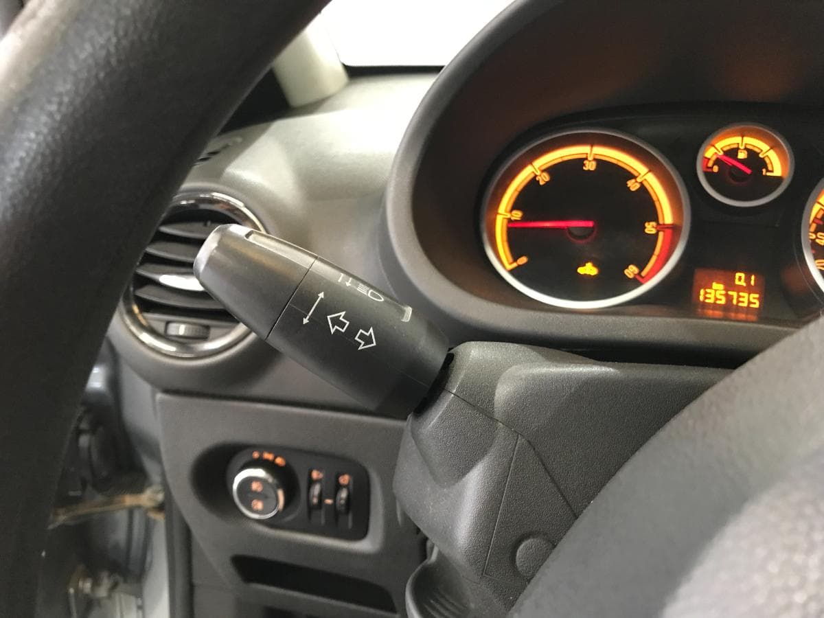 Opel Corsa 1.3 CDTI · Ano 2010 — imagen 41