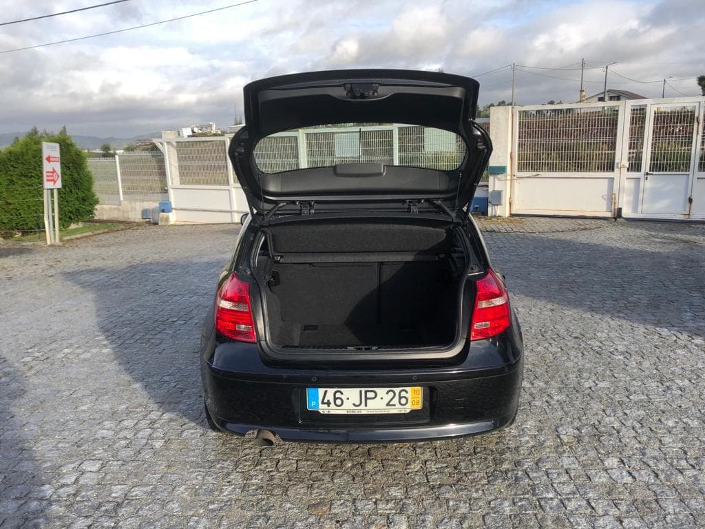BMW 118D · Ano 2010 — image 7