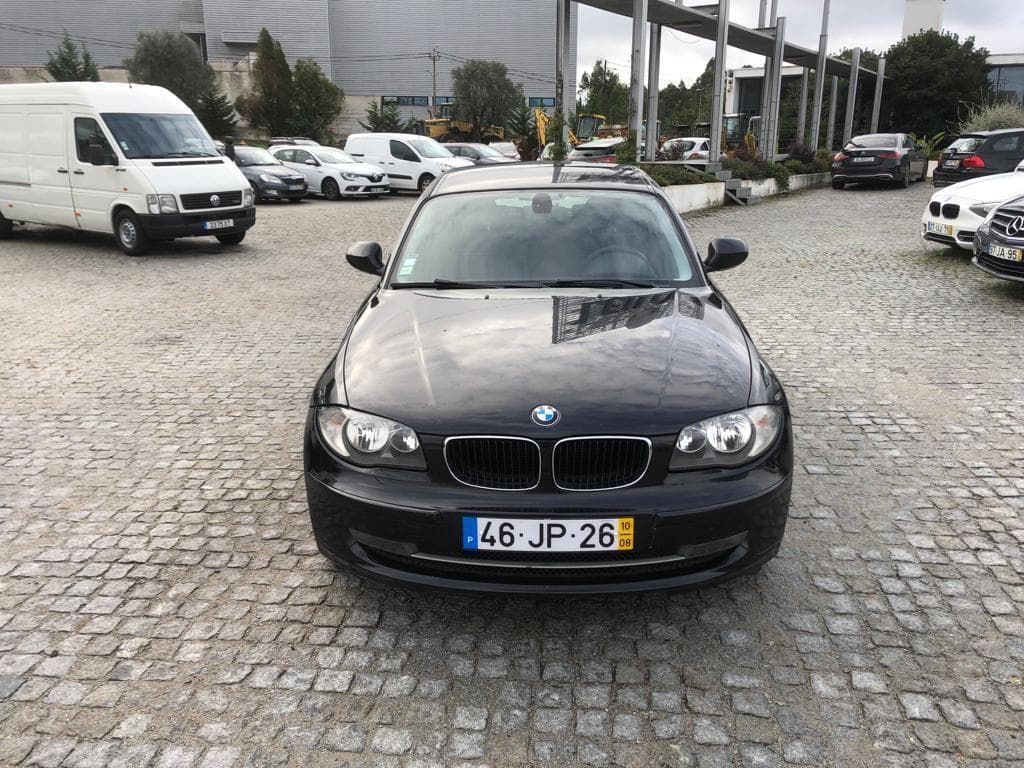BMW 118D · Ano 2010 — image 2
