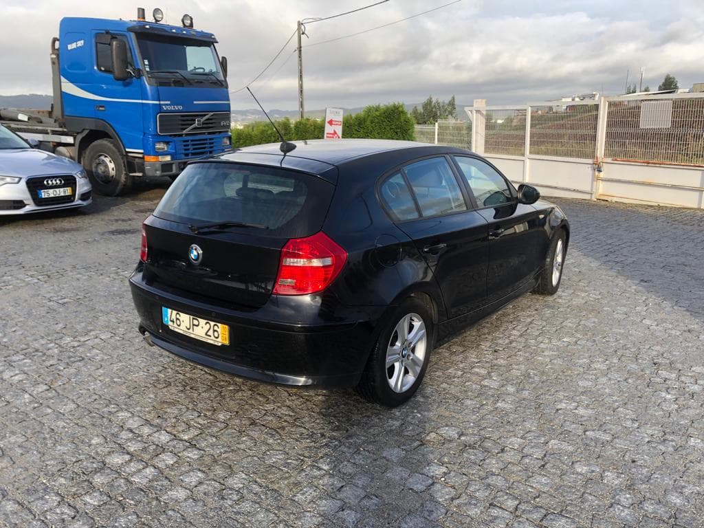 BMW 118D · Ano 2010 — image 4