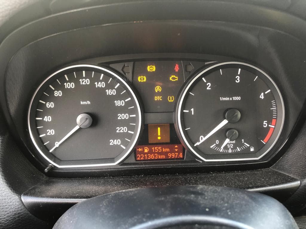 BMW 118D · Ano 2010 — image 26