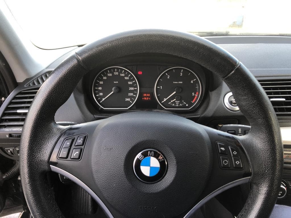 BMW 118D · Ano 2010 — image 29