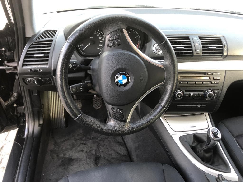BMW 118D · Ano 2010 — image 32