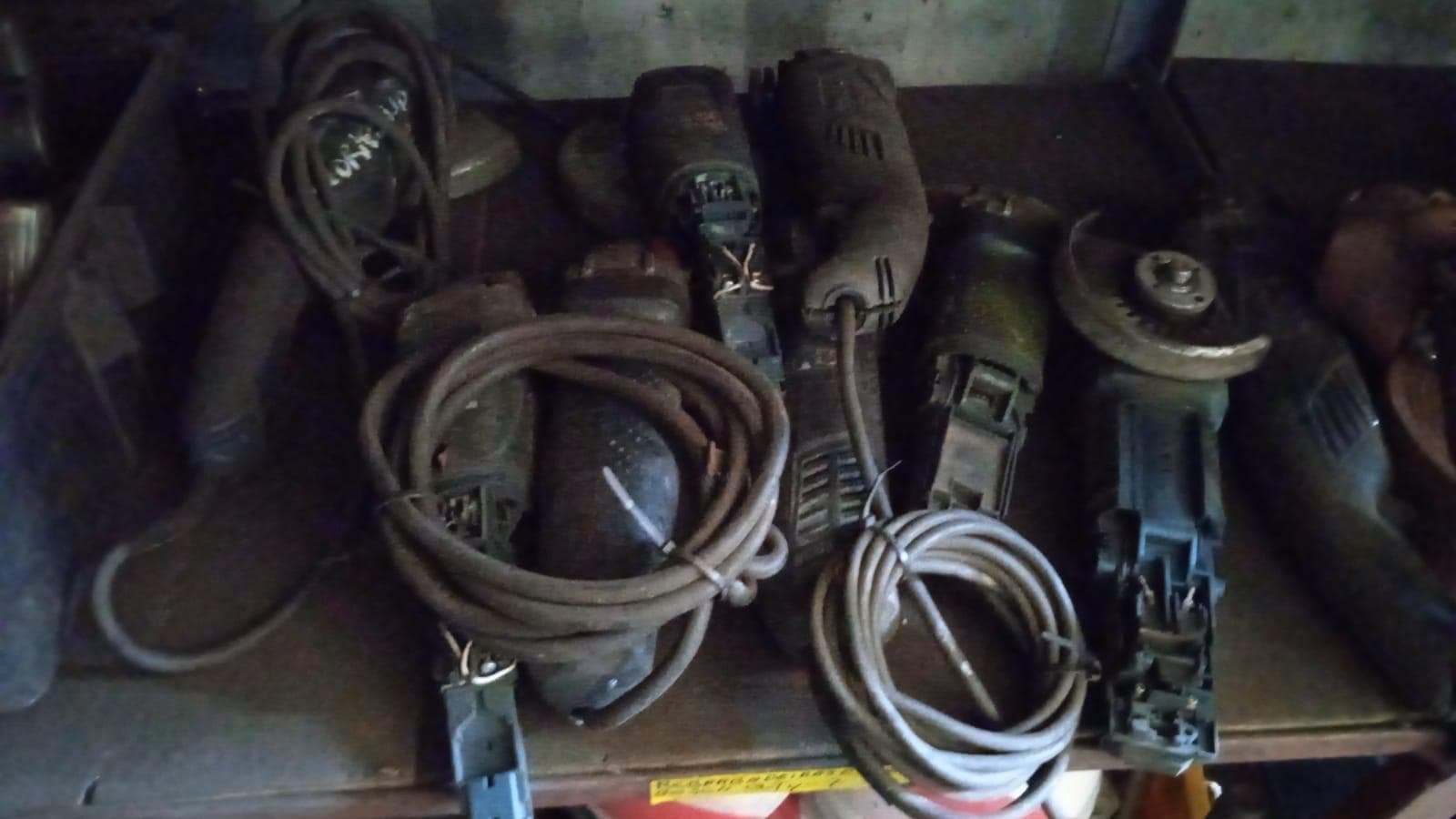 Diversos + Rebarbadeiras + Diversos + Diversos + Rebarbadeiras + Furadeira + Diversos + Braçadeiras + Torque Wreck + Radiadores + Diversos + Diversos + Diversos + Diversos + Diversos + Diversos + Diversos + Diversos + Contentor de 40P · — imagem 39