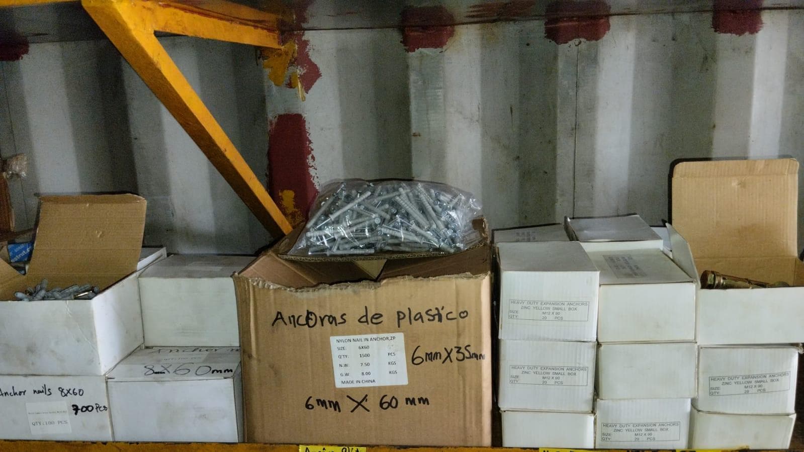 Diversos + Diversos + Grampos + Diversos + Diversos + Diversos + Electrodos + Diversos + Diversos + Diversos + Diversos + Diversos + Fitas + Diversos + Diversos + Máquinas Rebarbadora   + Diversos + Pregos 50×2.50mm + Diversos + Cintas + Cintas + Cintas + Cintas + Cintas + Mangueiras para maçarico  + Cintos de Segurança + Diversos + Diversos + Porcas + Porcas + Diversos + Pregos   + Parafusos + Material Hospitalar + Diversos + Cordas + Diversos + Material para Soldadura + Material para Instalacao electrica + Diversos + Spray Q20 + Braçadeiras + Rolos de rede   + Cerca de Segurança + Cabo flexível  + Abaraçadeiras + Materia para soldadura + Abraçadeiras + Diversos + Bombas de água   + Diversos + Compressor   + Contentor de 40P · — imagen 31