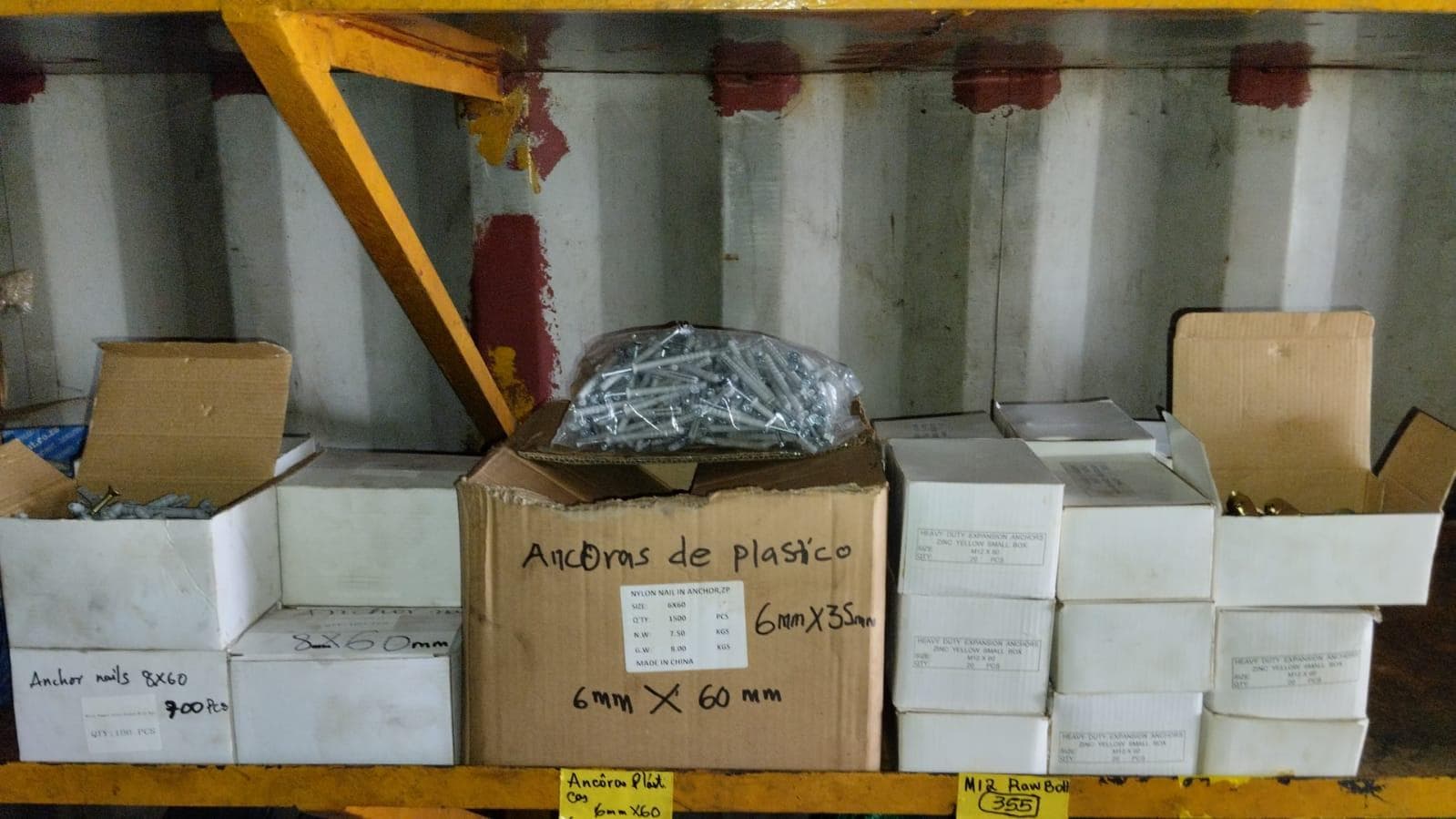 Diversos + Diversos + Grampos + Diversos + Diversos + Diversos + Electrodos + Diversos + Diversos + Diversos + Diversos + Diversos + Fitas + Diversos + Diversos + Máquinas Rebarbadora   + Diversos + Pregos 50×2.50mm + Diversos + Cintas + Cintas + Cintas + Cintas + Cintas + Mangueiras para maçarico  + Cintos de Segurança + Diversos + Diversos + Porcas + Porcas + Diversos + Pregos   + Parafusos + Material Hospitalar + Diversos + Cordas + Diversos + Material para Soldadura + Material para Instalacao electrica + Diversos + Spray Q20 + Braçadeiras + Rolos de rede   + Cerca de Segurança + Cabo flexível  + Abaraçadeiras + Materia para soldadura + Abraçadeiras + Diversos + Bombas de água   + Diversos + Compressor   + Contentor de 40P · — imagen 84