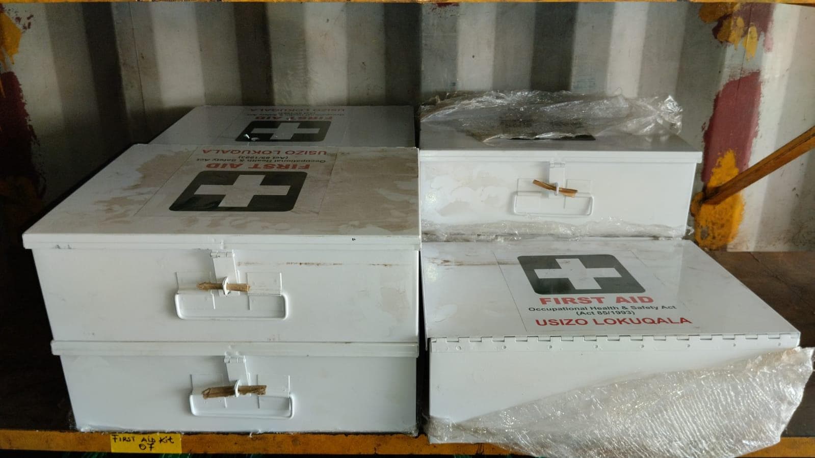 Diversos + Diversos + Grampos + Diversos + Diversos + Diversos + Electrodos + Diversos + Diversos + Diversos + Diversos + Diversos + Fitas + Diversos + Diversos + Máquinas Rebarbadora   + Diversos + Pregos 50×2.50mm + Diversos + Cintas + Cintas + Cintas + Cintas + Cintas + Mangueiras para maçarico  + Cintos de Segurança + Diversos + Diversos + Porcas + Porcas + Diversos + Pregos   + Parafusos + Material Hospitalar + Diversos + Cordas + Diversos + Material para Soldadura + Material para Instalacao electrica + Diversos + Spray Q20 + Braçadeiras + Rolos de rede   + Cerca de Segurança + Cabo flexível  + Abaraçadeiras + Materia para soldadura + Abraçadeiras + Diversos + Bombas de água   + Diversos + Compressor   + Contentor de 40P · — imagen 86