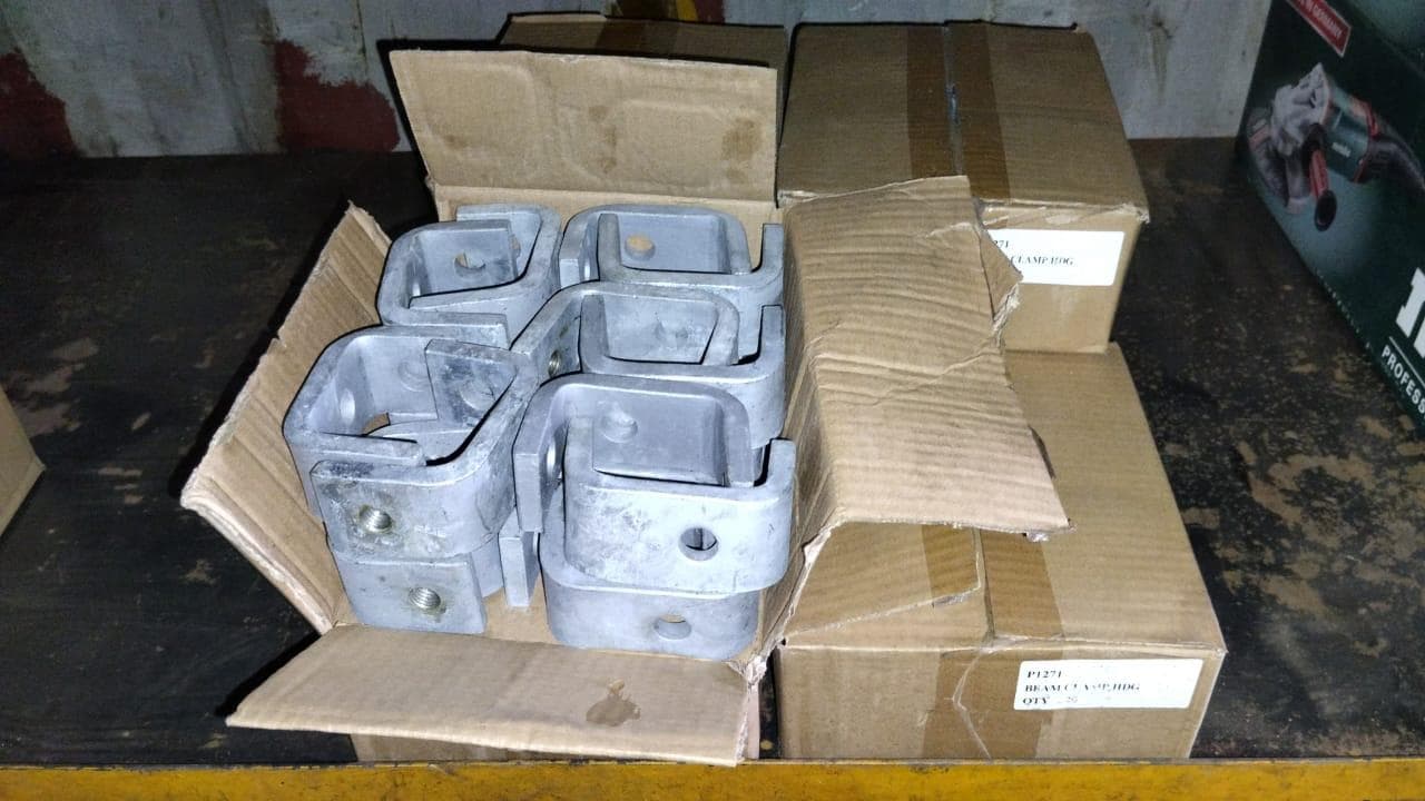 Diversos + Diversos + Grampos + Diversos + Diversos + Diversos + Electrodos + Diversos + Diversos + Diversos + Diversos + Diversos + Fitas + Diversos + Diversos + Máquinas Rebarbadora   + Diversos + Pregos 50×2.50mm + Diversos + Cintas + Cintas + Cintas + Cintas + Cintas + Mangueiras para maçarico  + Cintos de Segurança + Diversos + Diversos + Porcas + Porcas + Diversos + Pregos   + Parafusos + Material Hospitalar + Diversos + Cordas + Diversos + Material para Soldadura + Material para Instalacao electrica + Diversos + Spray Q20 + Braçadeiras + Rolos de rede   + Cerca de Segurança + Cabo flexível  + Abaraçadeiras + Materia para soldadura + Abraçadeiras + Diversos + Bombas de água   + Diversos + Compressor   + Contentor de 40P · — imagen 94