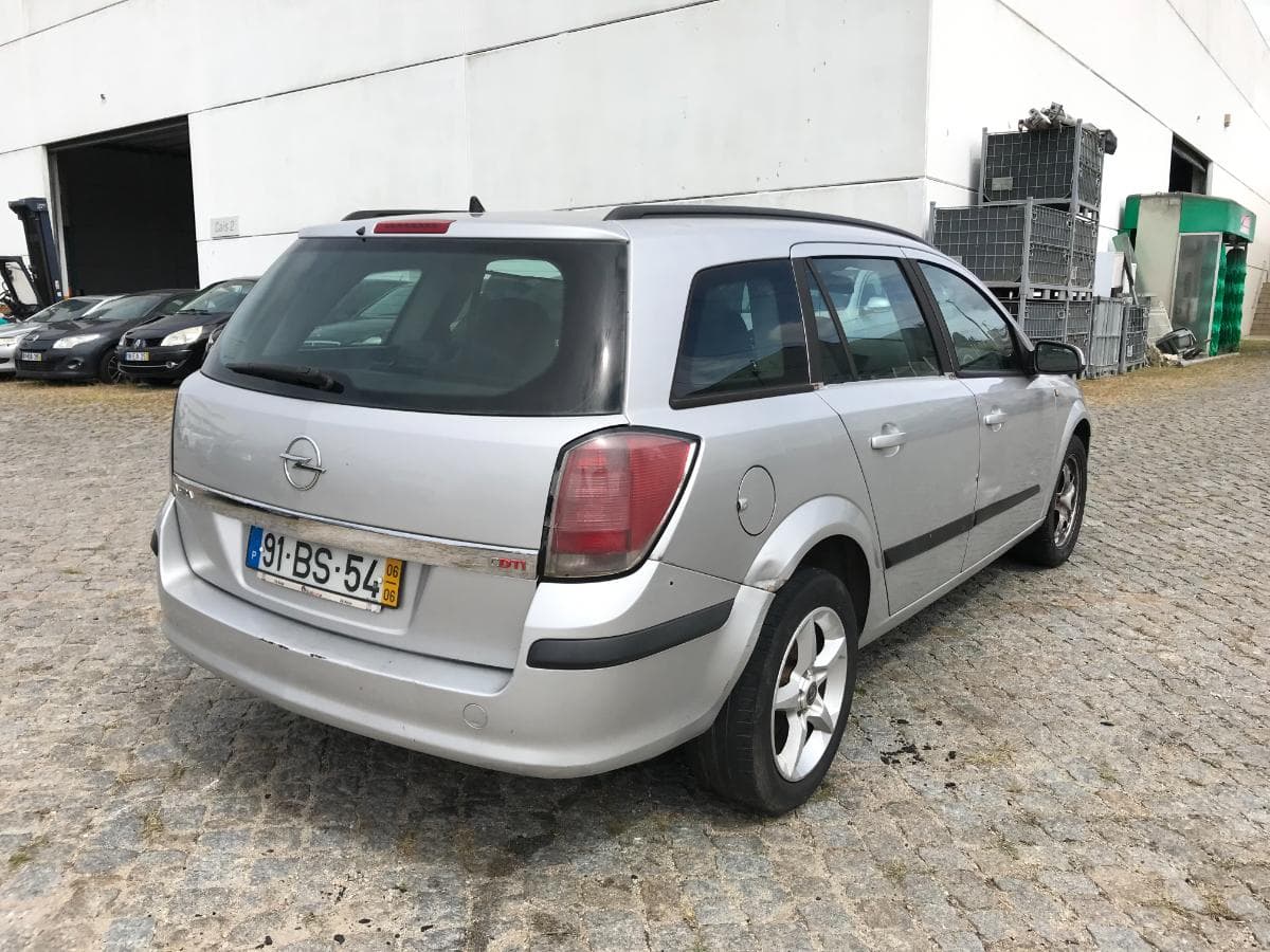 Opel Astra 1.3 CDTI · Ano 2006 — image 8