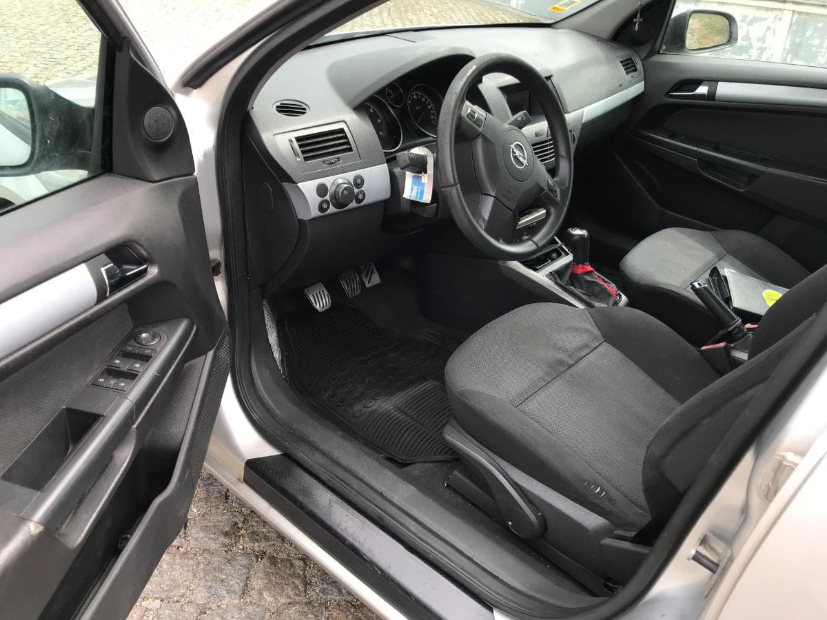 Opel Astra 1.3 CDTI · Ano 2006 — image 23