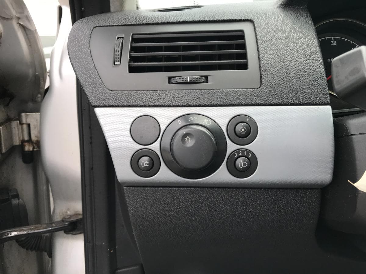 Opel Astra 1.3 CDTI · Ano 2006 — image 24