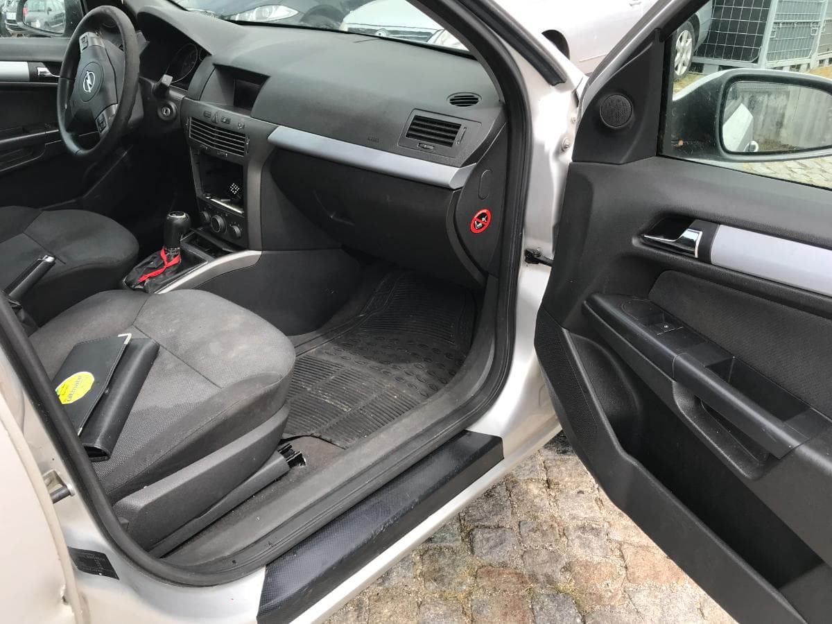 Opel Astra 1.3 CDTI · Ano 2006 — image 25