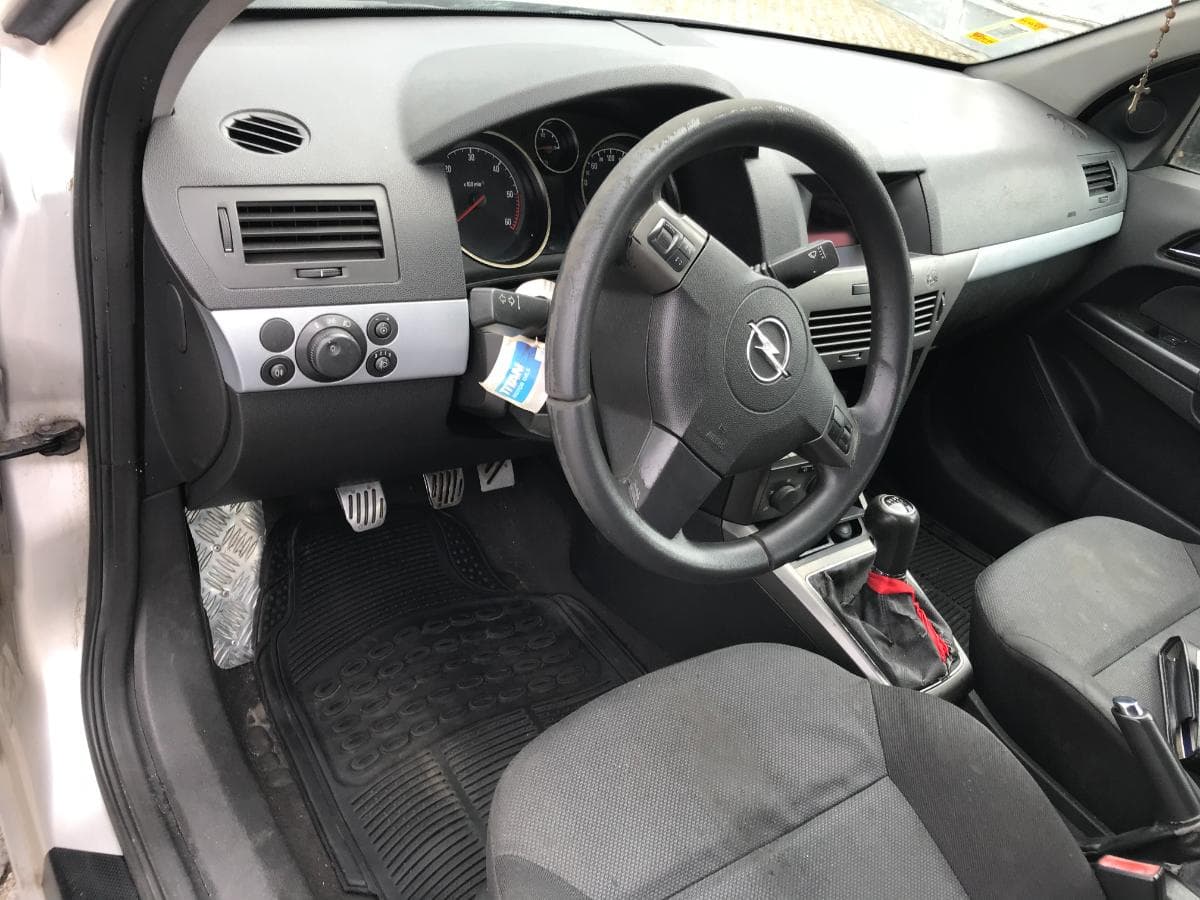 Opel Astra 1.3 CDTI · Ano 2006 — image 30
