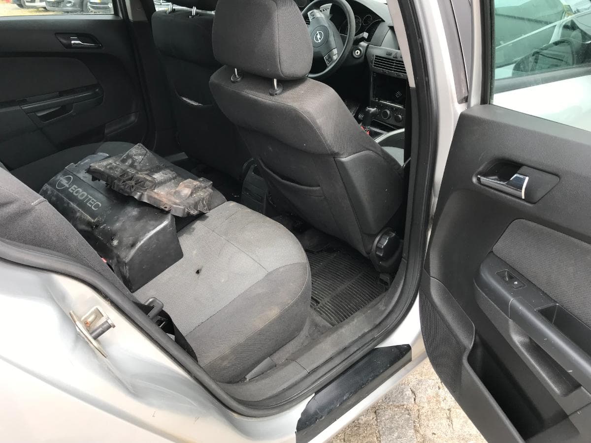Opel Astra 1.3 CDTI · Ano 2006 — image 31