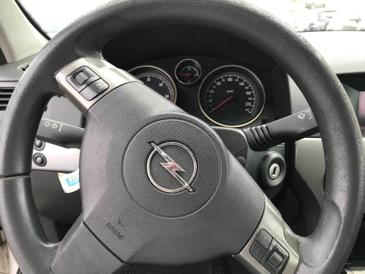 Opel Astra 1.3 CDTI · Ano 2006 — image 33