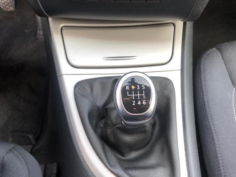 BMW 118D · Ano 2010 — image 38