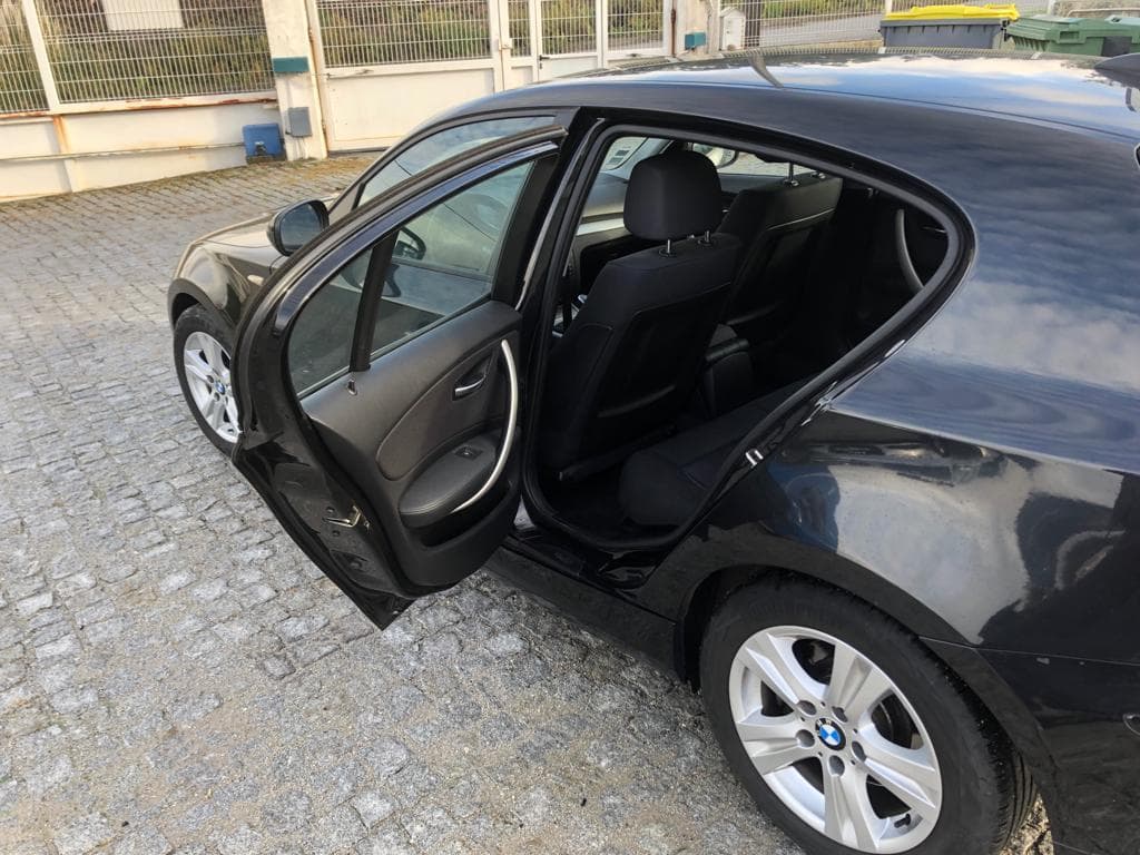 BMW 118D · Ano 2010 — image 18