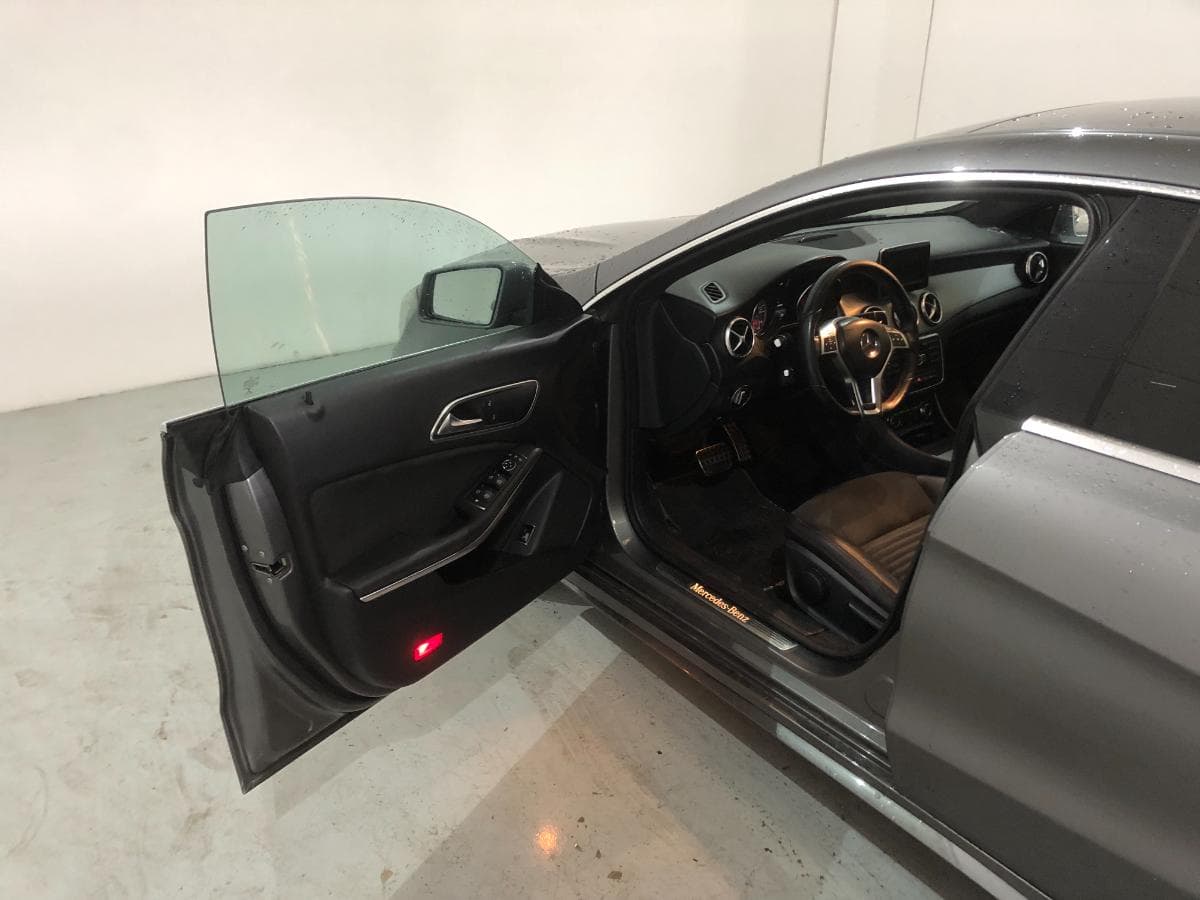 Mercedes-Benz CLA 220 D · Ano 2013 — imagem 15