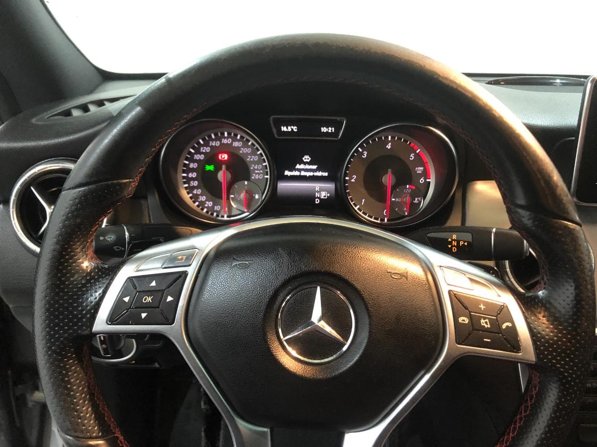 Mercedes-Benz CLA 220 D · Ano 2013 — imagem 35
