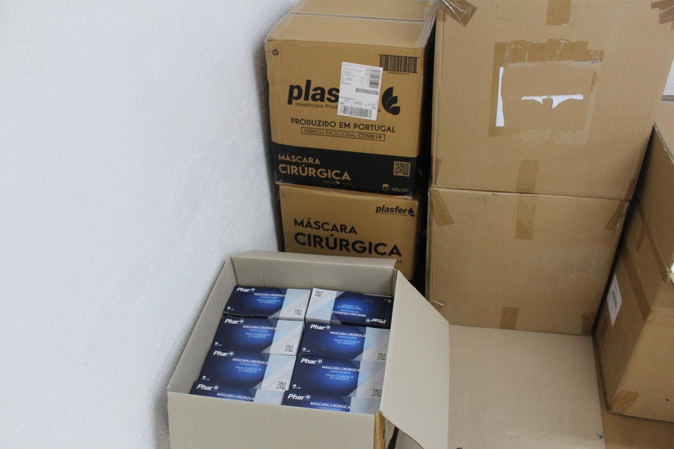 Máscaras Cirúrgicas + Rolos de Algodão + Copos Descartáveis + Desinfetantes — imagem 12